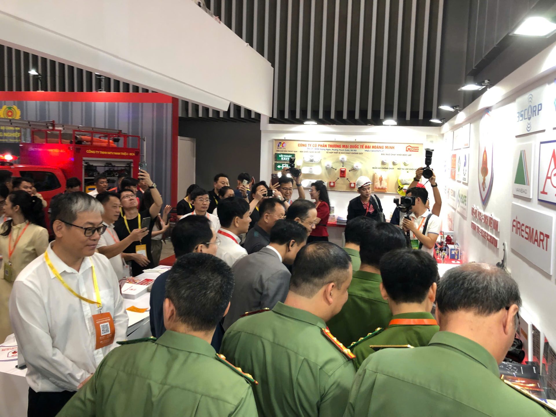 Hoạt động tại gian hàng